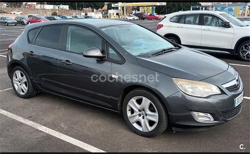 Gris / plata Usado 2012 Opel Astra Enjoy Familiar | 3500 € (Precio justo) - Imagen 1/4