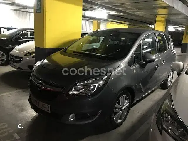 Usado Opel Meriva Selective 110 CV (80 kW) 2015 Gris / plata Monovolumen