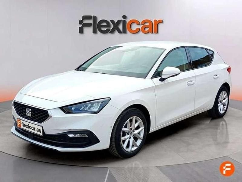 Usado Seat Leon Style 131 CV (96 kW) 2023 Blanco Utilitario