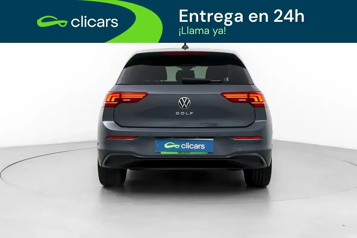 Usado VW Golf VIII 116 CV (85 kW) 2025 Gris / plata Berlina