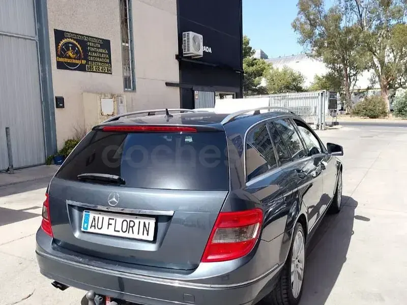 Usado Mercedes C200 Avantgarde 136 CV (100 kW) 2010 Gris / plata Familiar