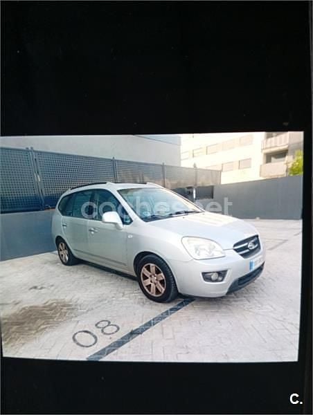 Gris / plata Usado 2009 Kia Carens Monovolumen | 4990 € (Precio justo) - Imagen 1/4