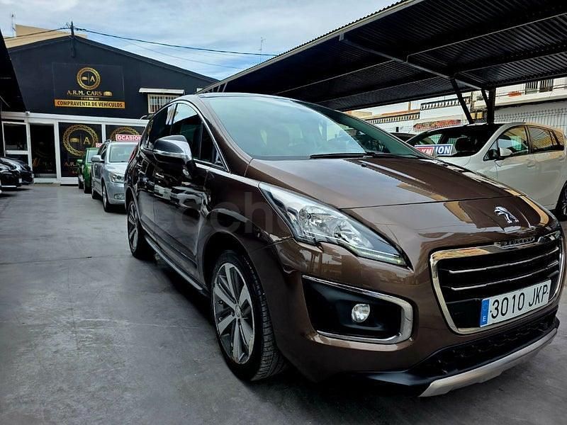 Usado Peugeot 3008 Allure 120 CV (88 kW) 2015 Granate Berlina