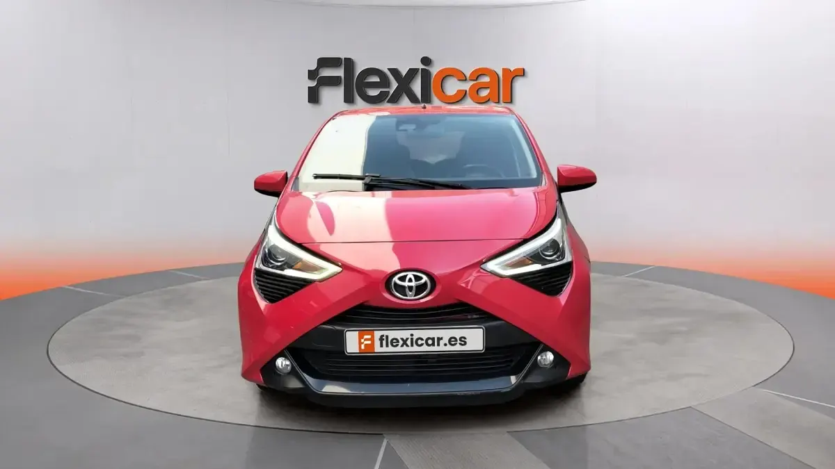 Usado Toyota Aygo X-play 72 CV (52 kW) 2019 Rojo Utilitario