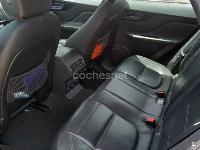 Usado Jaguar F-Pace Prestige 180 CV (132 kW) 2016 Negro SUV