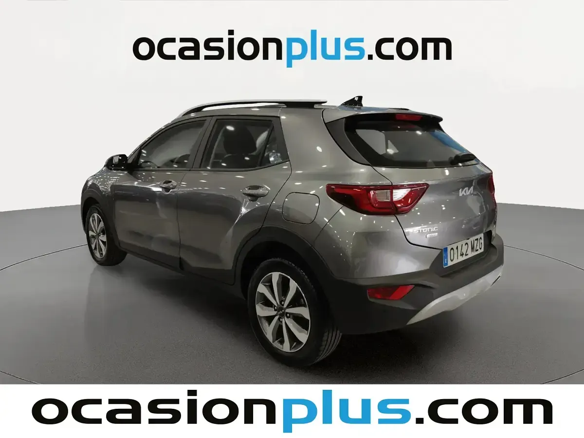 Usado Kia Stonic 100 CV (73 kW) 2025 Gris SUV