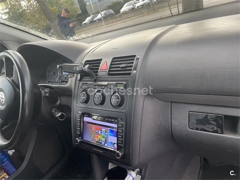 Usado VW Touran Trendline 105 CV (77 kW) 2005 Gris / plata Monovolumen