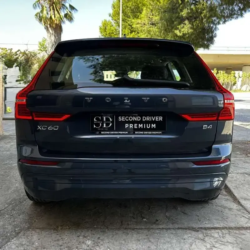 Usado Volvo XC60 Momentum 197 CV (144 kW) 2022 Azul SUV
