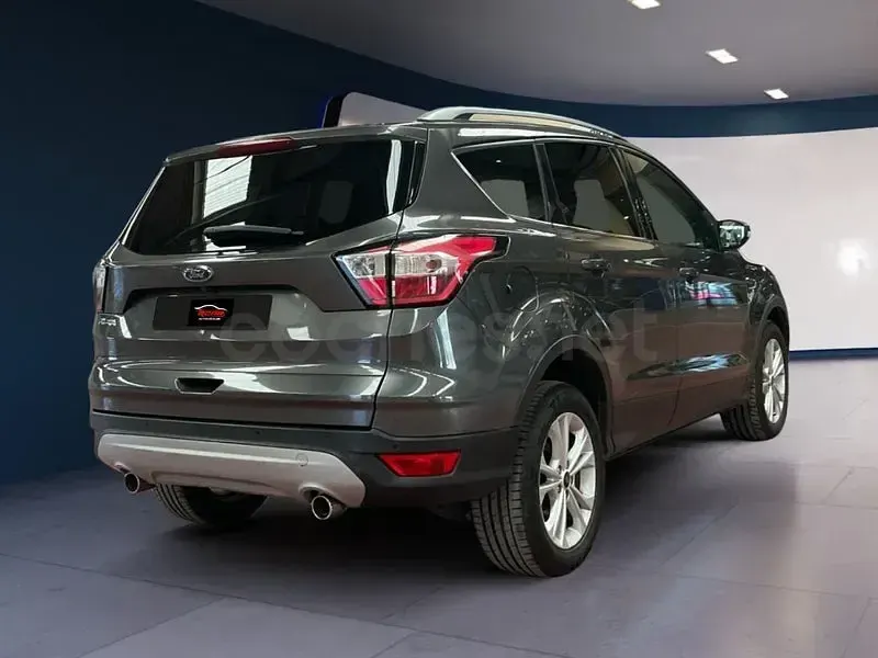 Usado Ford Kuga Titanium 150 CV (110 kW) 2018 Gris / plata SUV