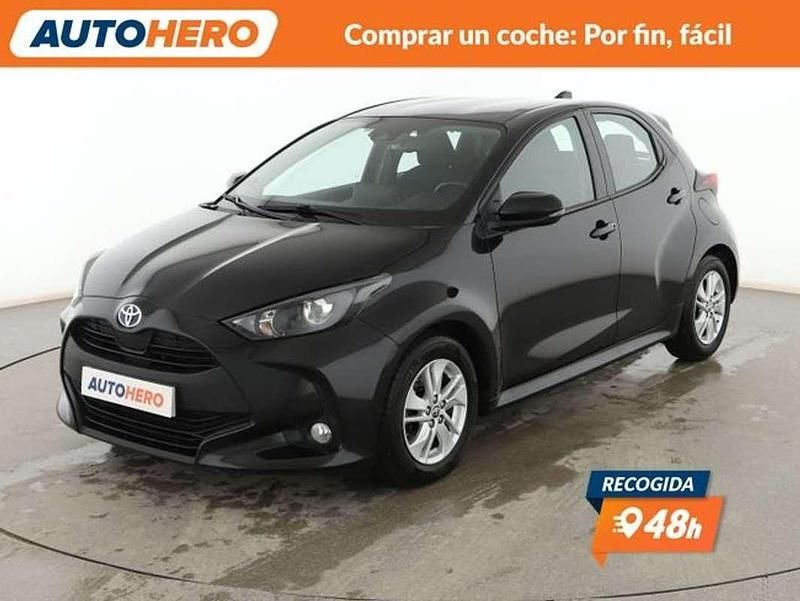 Usado Toyota Yaris Hybrid Active 116 CV (85 kW) 2021 Negro Berlina
