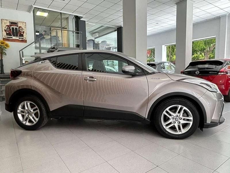 Usado Toyota C-HR Advance 122 CV (89 kW) 2021 Gris SUV