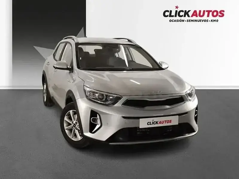 Usado Kia Stonic 79 CV (58 kW) 2025 Gris / plata SUV