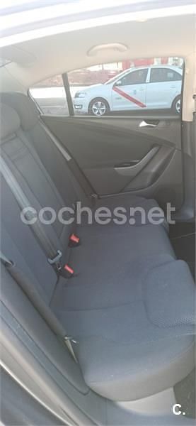 Usado VW Passat Edition 110 CV (80 kW) 2009 Gris / plata Berlina