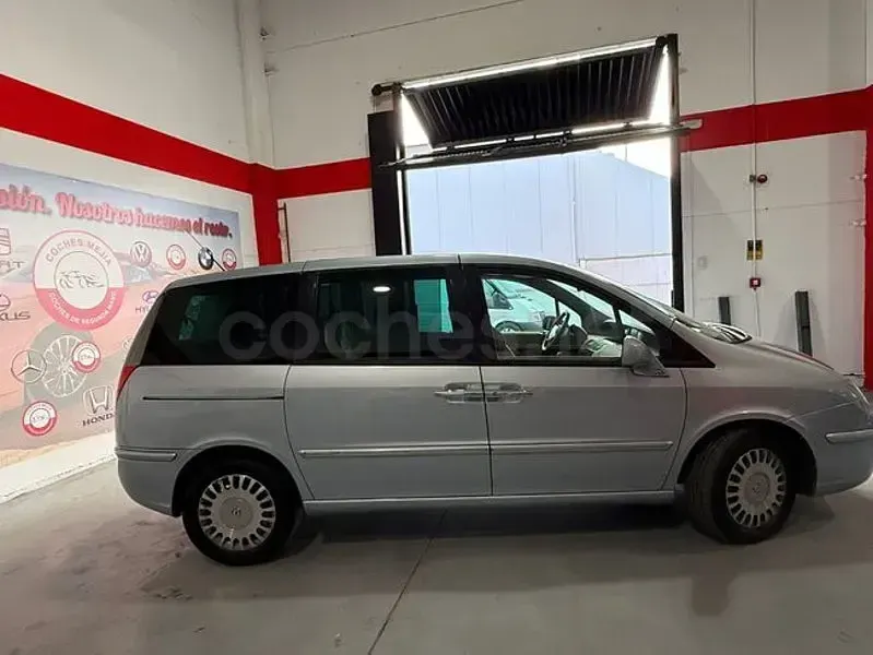 Usado Lancia Phedra 120 CV (88 kW) 2006 Gris / plata Monovolumen