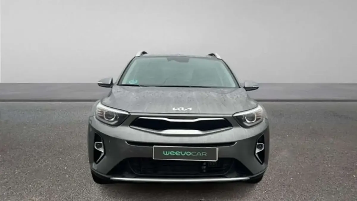 Usado Kia Stonic 101 CV (74 kW) 2025 Gris SUV