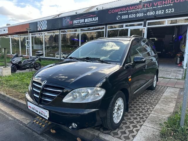 Negro Usado 2007 Ssangyong (KGM) Rodius Limited SUV | 4990 € (Precio justo) - Imagen 1/4