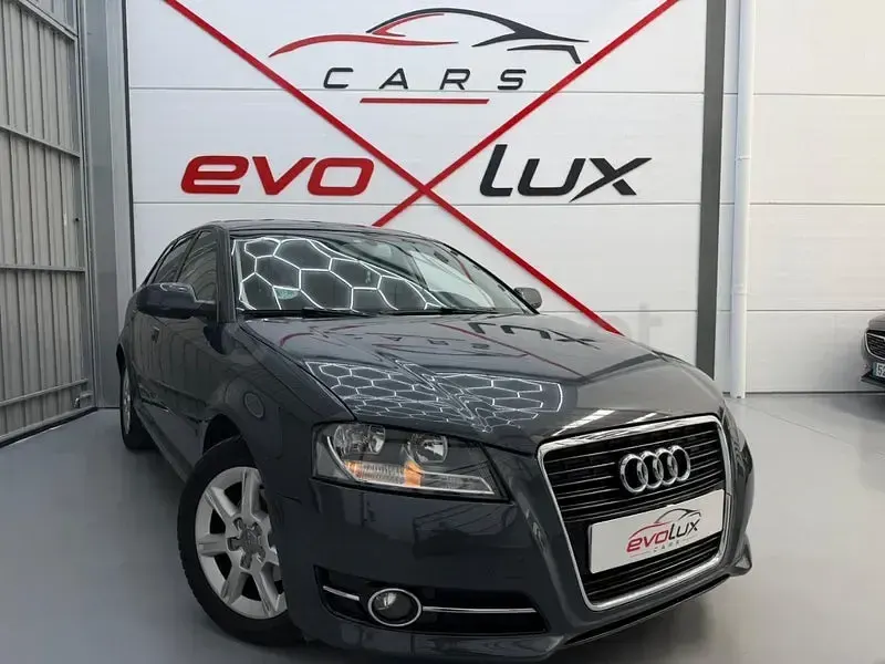 Usado Audi A3 Ambiente 105 CV (77 kW) 2011 Gris / plata Utilitario