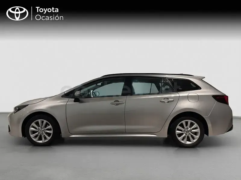 Usado Toyota Corolla Active 140 CV (102 kW) 2023 Gris / plata Familiar