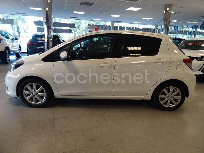 Usado Toyota Yaris Active 99 CV (72 kW) 2011 Blanco Berlina