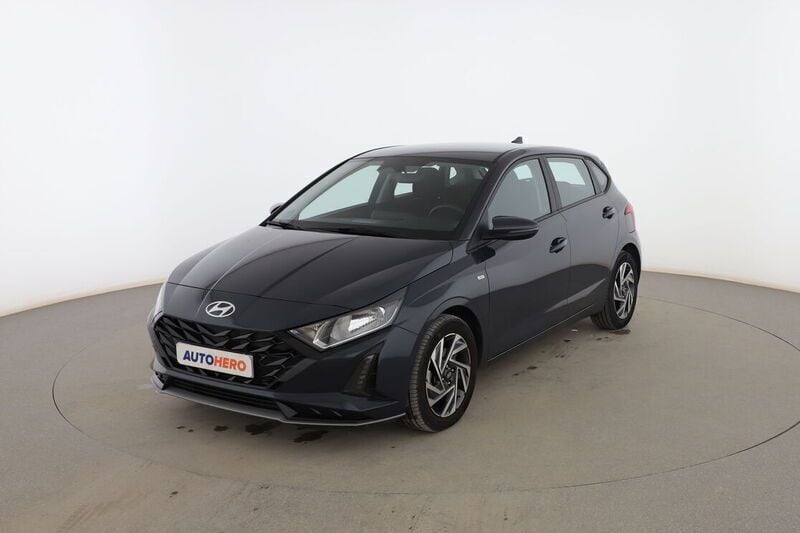 Gris Usado 2023 Hyundai i20 Utilitario | 18.499 € (Un poco caro) - Imagen 1/4