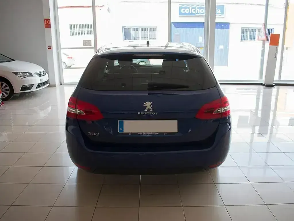 Usado Peugeot 308 Style 110 CV (80 kW) 2019 Eeg  pintura azul magnetic Familiar