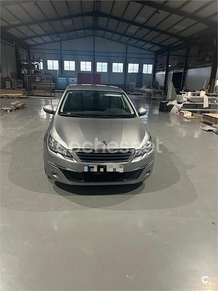Usado Peugeot 308 Active 120 CV (88 kW) 2015 Gris / plata Berlina