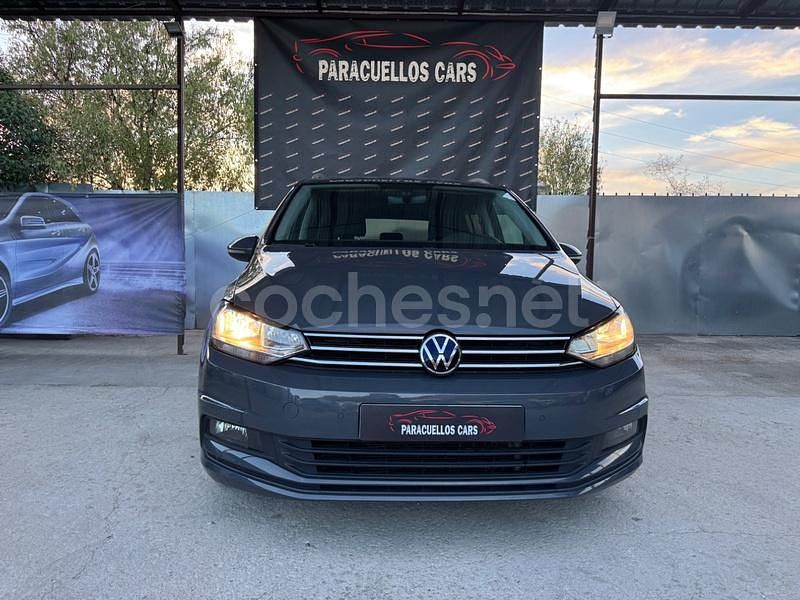 Gris / plata Usado 2022 VW Touran Advance Monovolumen | 28.900 € (Precio justo) - Imagen 1/4