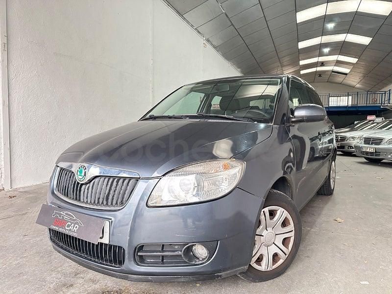Usado Skoda Fabia 70 CV (51 kW) 2010 Gris / plata Berlina