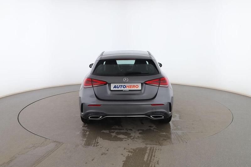 Usado Mercedes A180 115 CV (84 kW) 2019 Gris Utilitario