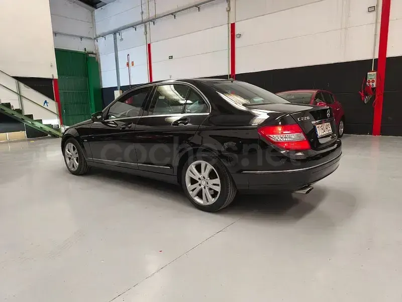 Usado Mercedes C220 170 CV (125 kW) 2011 Negro Familiar