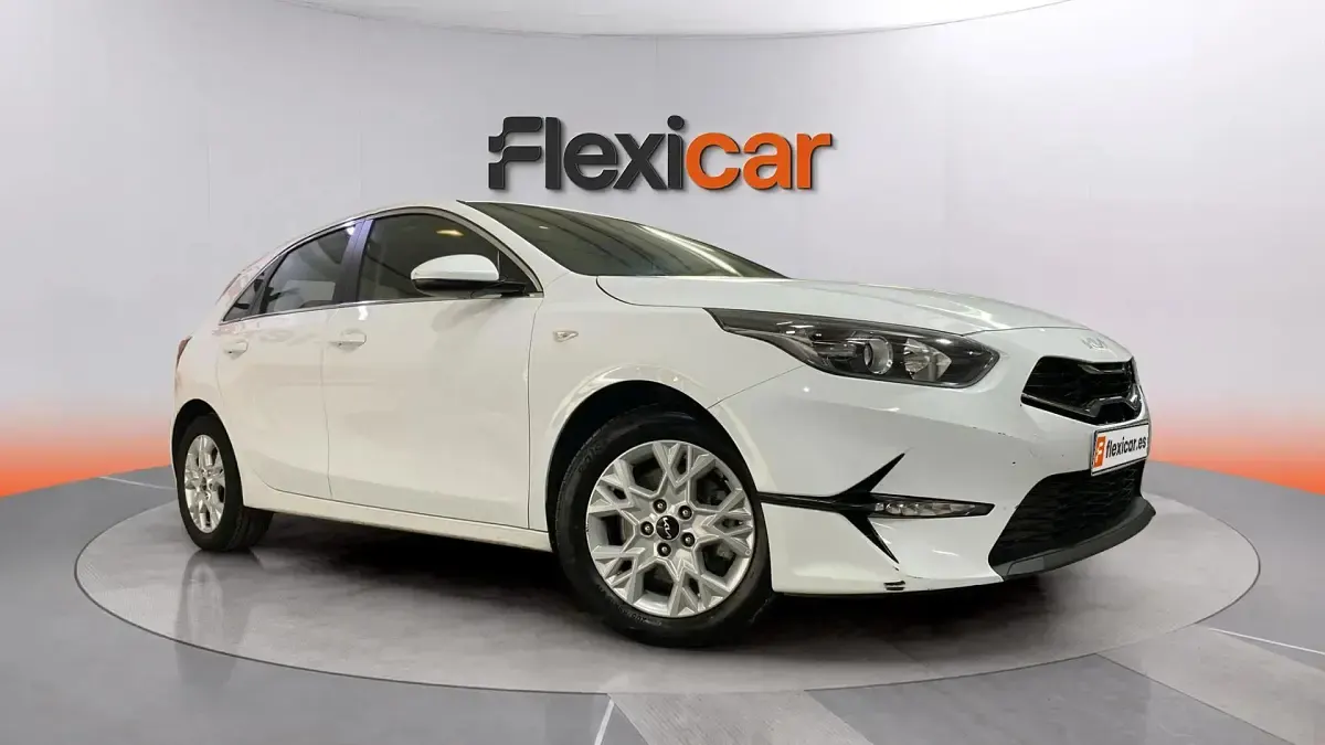 Begagnad Kia Ceed 136 HK (100 kW) 2023 Halvkombi