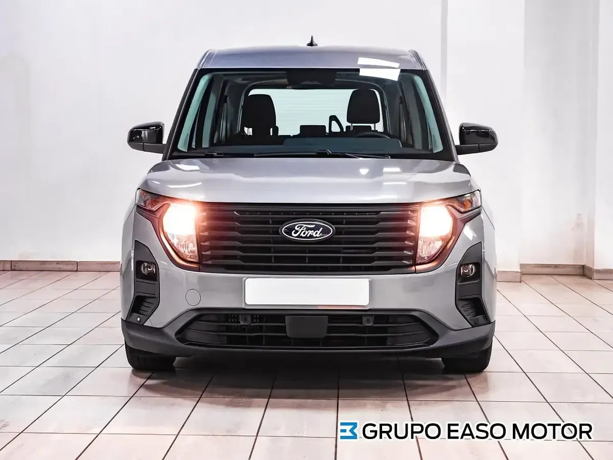 Begagnad Ford Tourneo Courier Trend 125 HK (91 kW) 2024 Grå Minibuss