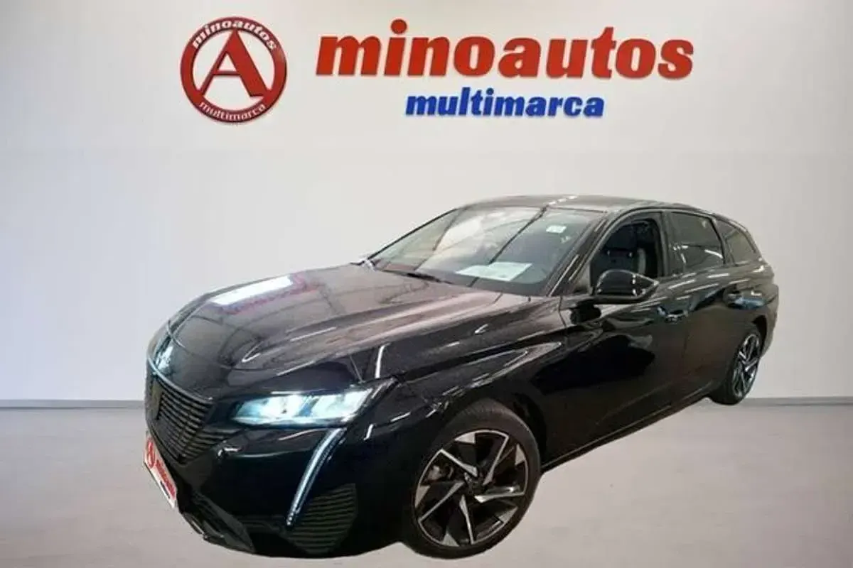 Usado Peugeot 308 Allure 131 CV (96 kW) 2023 Negro Familiar