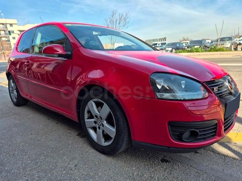 Usado VW Golf V GT 105 CV (77 kW) 2007 Rojo Berlina
