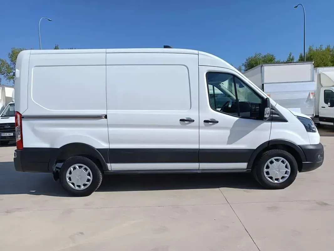 Usado Ford Transit Trend 131 CV (96 kW) 2022 Blanco Van