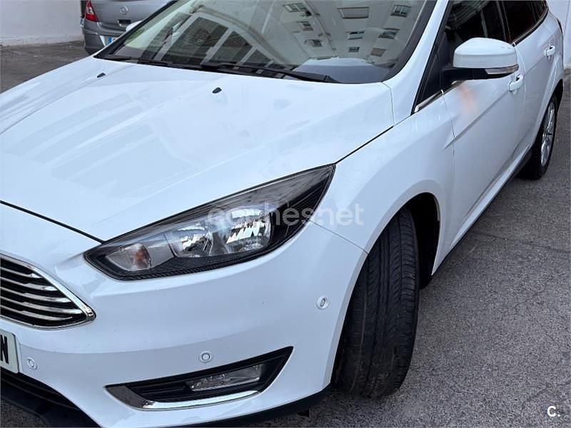 Usado Ford Focus Trend 125 CV (91 kW) 2016 Blanco Familiar