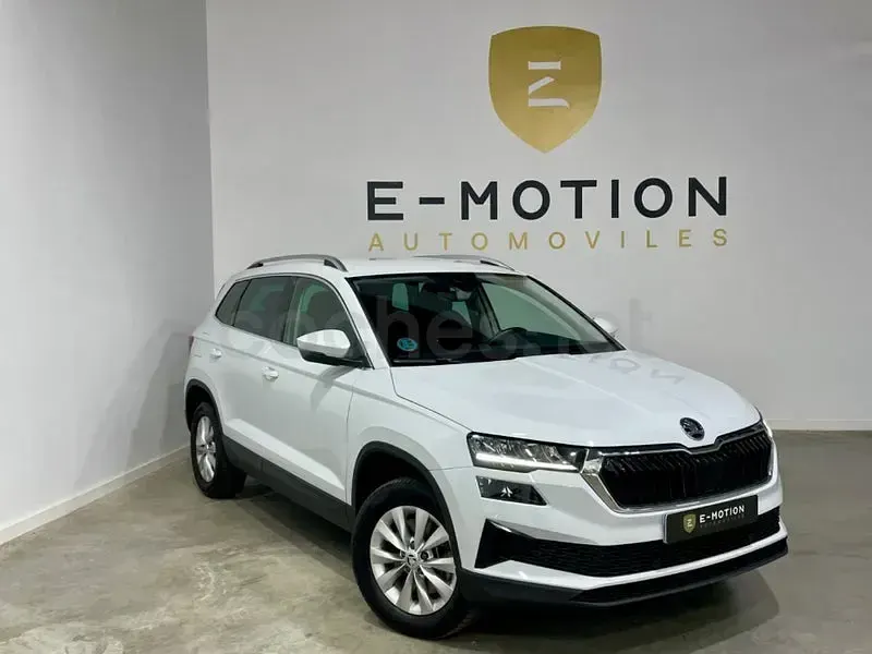 Usado Skoda Karoq Ambition 115 CV (84 kW) 2022 Blanco SUV