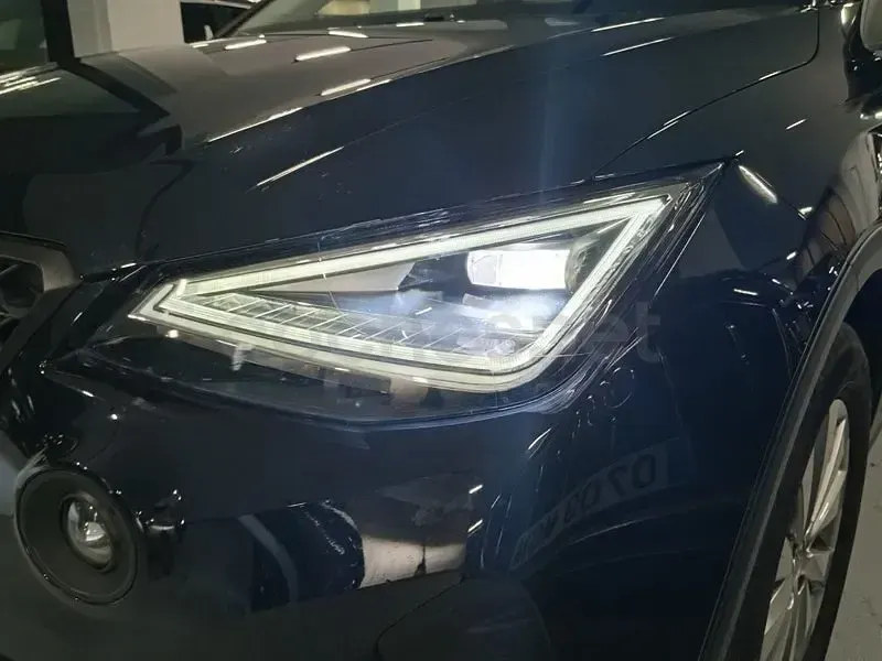 Usado Seat Arona Style 110 CV (80 kW) 2022 Azul SUV