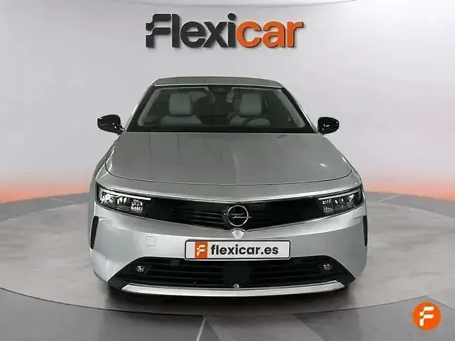 Usado Opel Astra Edition 130 CV (95 kW) 2023 Gris Berlina