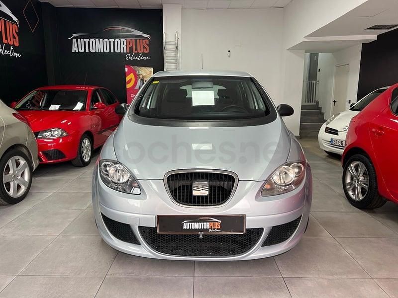 Usado Seat Toledo Reference 105 CV (77 kW) 2005 Gris / plata Utilitario