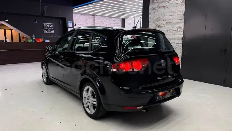 Usado Seat Altea XL Style 105 CV (77 kW) 2012 Negro Monovolumen
