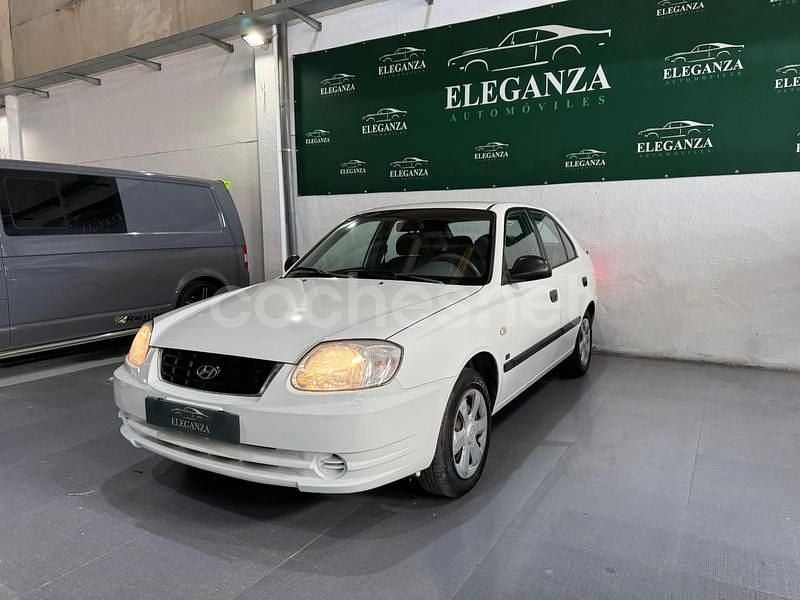 Blanco Usado 2004 Hyundai Accent GLS Berlina | 2990 € - Imagen 1/4