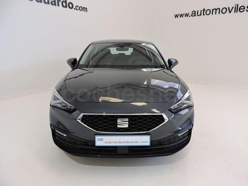 Usado Seat Leon Style 110 CV (80 kW) 2023 Gris / plata Berlina
