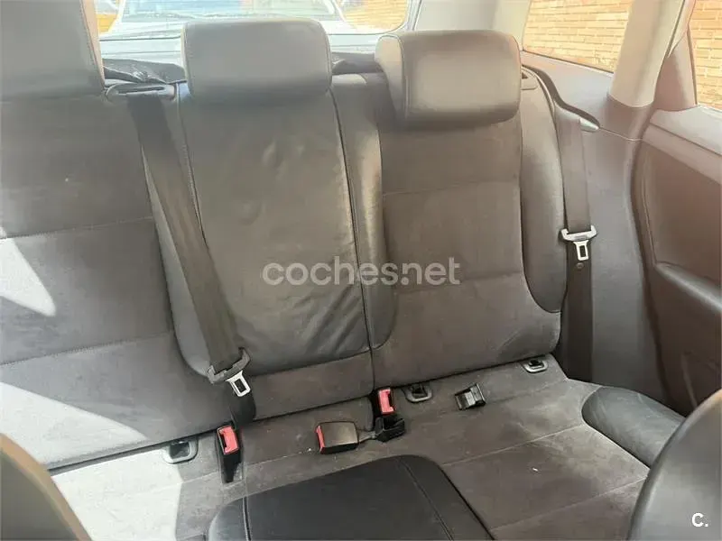Usado Audi A3 Attraction 105 CV (77 kW) 2013 Gris / plata Berlina