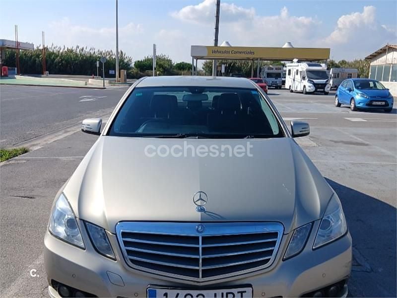 Beige Usado 2009 Mercedes E220 Berlina | 5100 € - Imagen 1/4