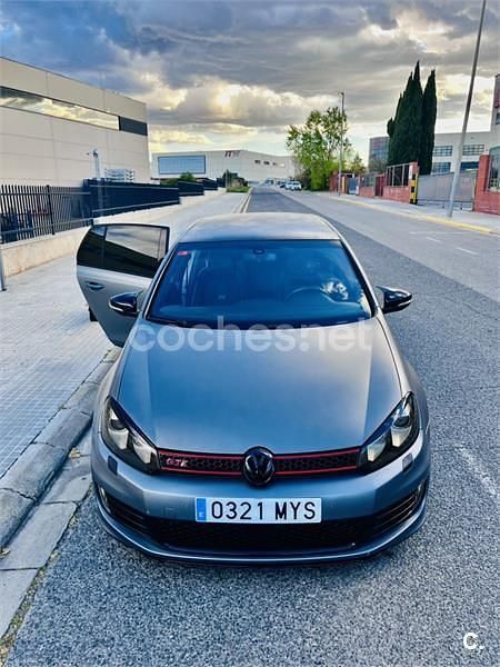 Usado VW Golf VII GTI 235 CV (172 kW) 2012 Gris / plata Berlina