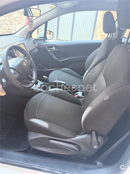 Blanco Usado 2015 Peugeot 208 Active Utilitario | 6500 € (Buen precio) - Imagen 1/3