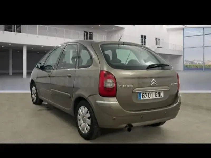 Usado Citroën Xsara Picasso Exclusive 110 CV (80 kW) 2009 Beige Monovolumen