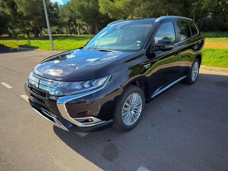 Negro Usado 2020 Mitsubishi Outlander P-HEV Motion SUV | 21.755 € (Buen precio) - Imagen 1/4