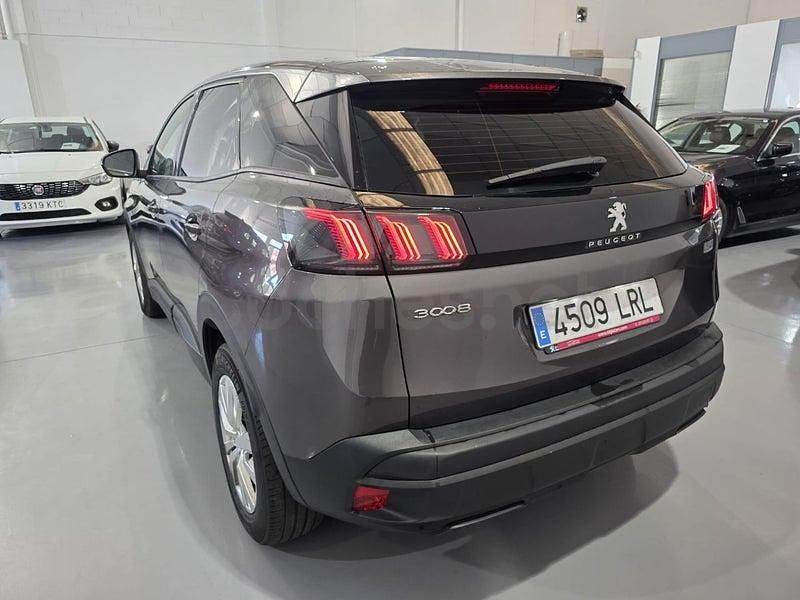 Usado Peugeot 3008 Active 131 CV (96 kW) 2021 Gris / plata SUV